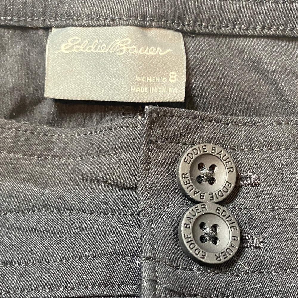 Eddie Bauer Women's Dark Cargo Shorts - Picture 5 of 6